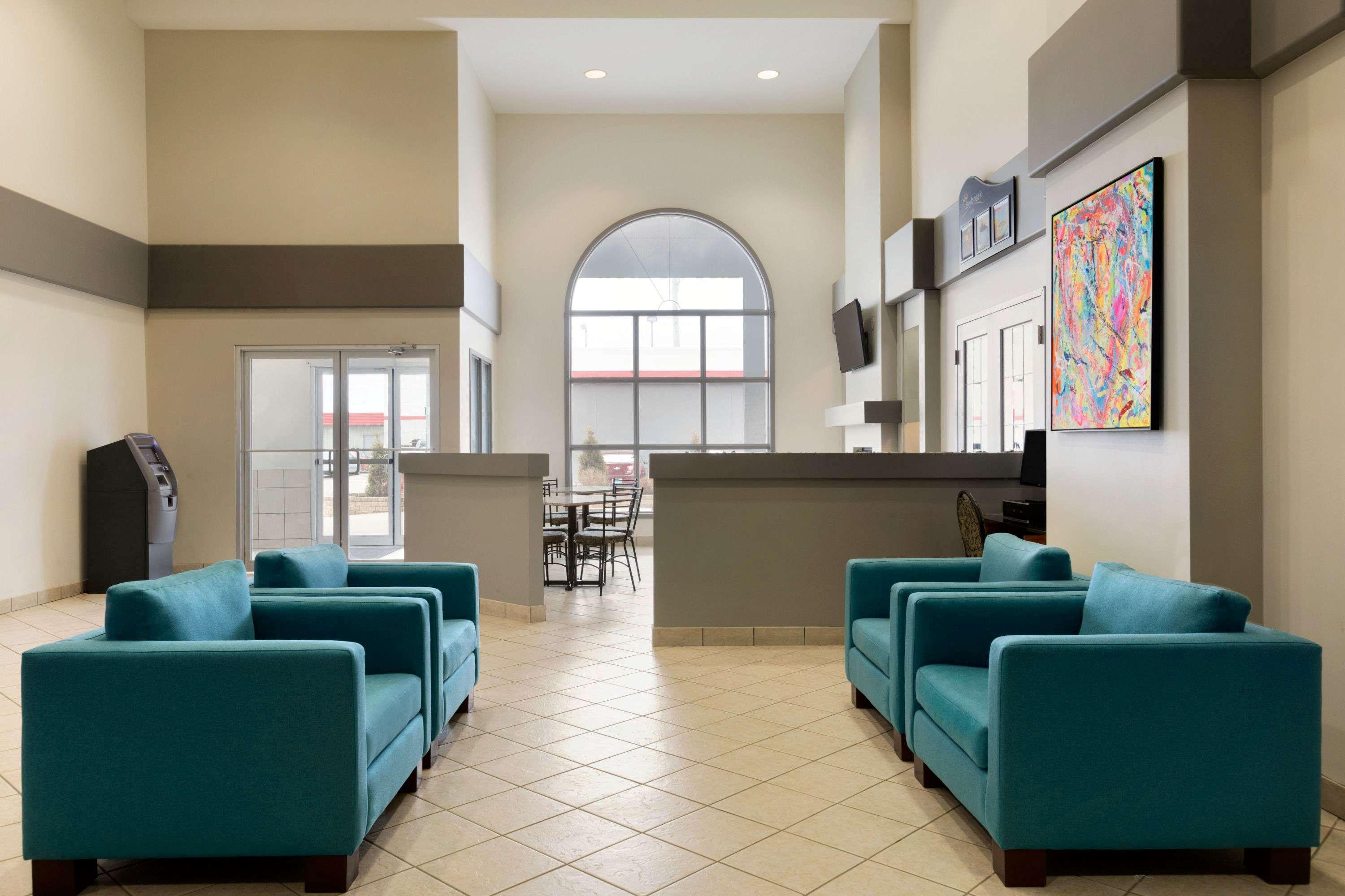 Days Inn By Wyndham Steinbach Extérieur photo