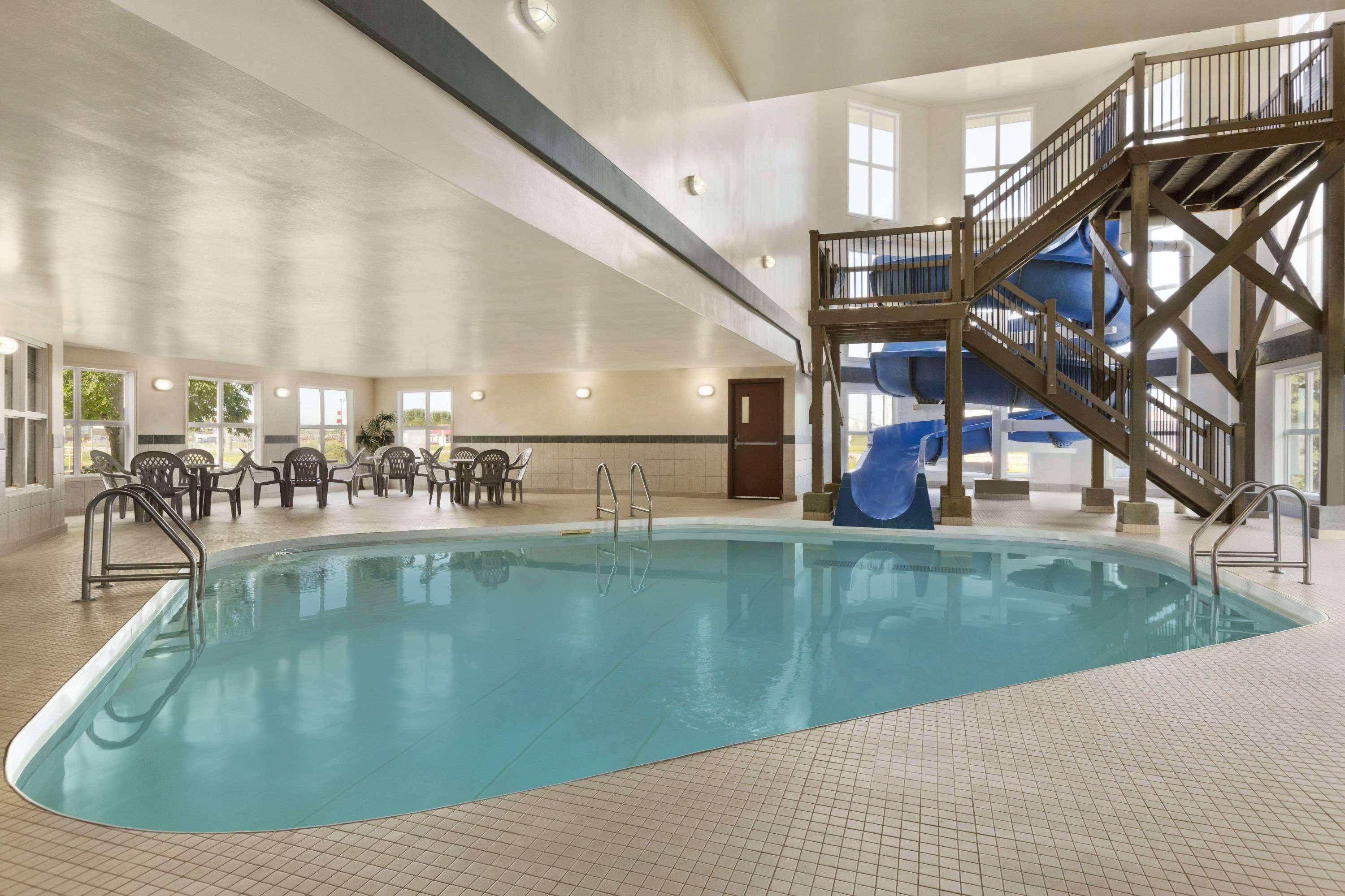 Days Inn By Wyndham Steinbach Extérieur photo