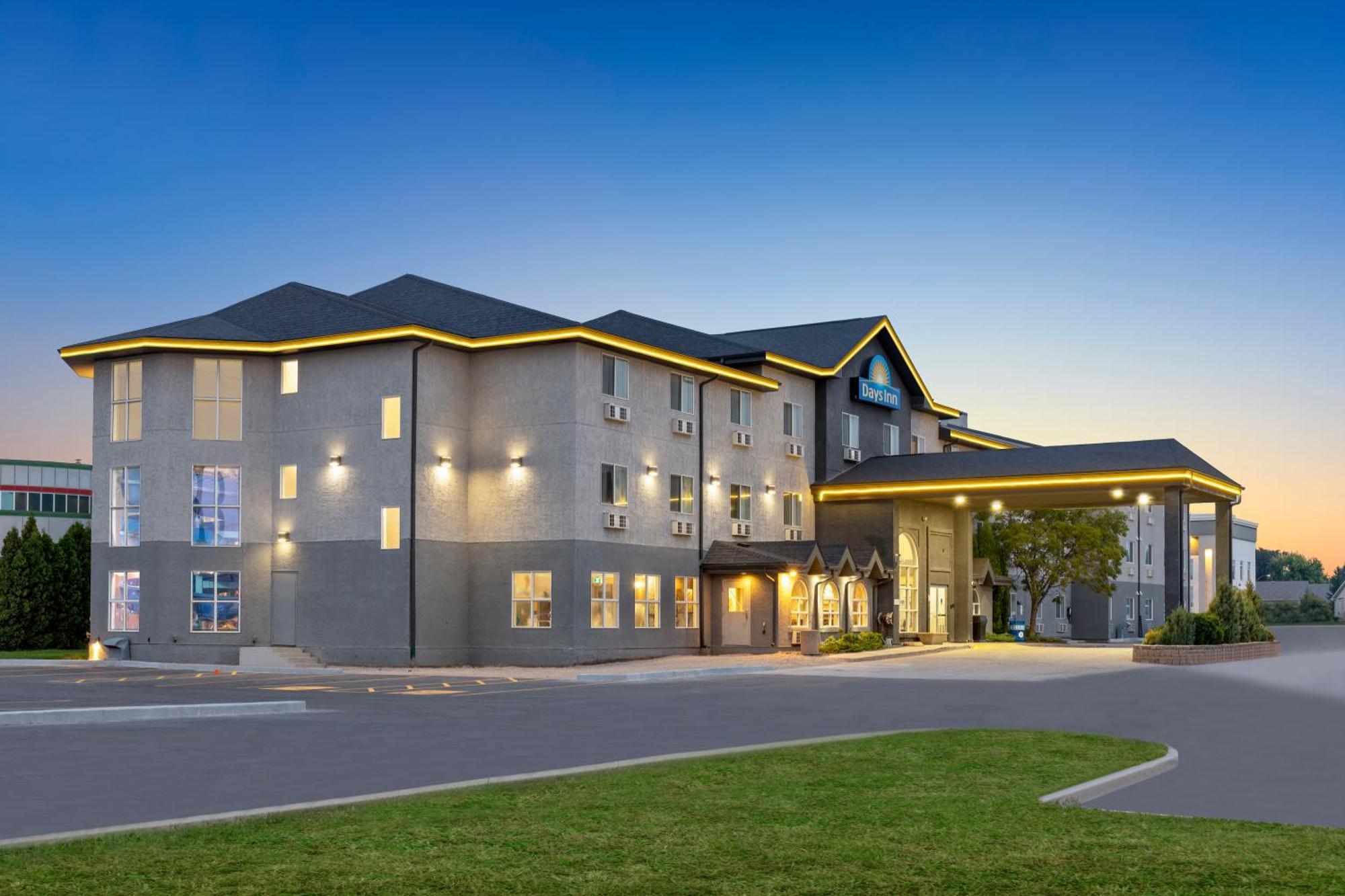 Days Inn By Wyndham Steinbach Extérieur photo