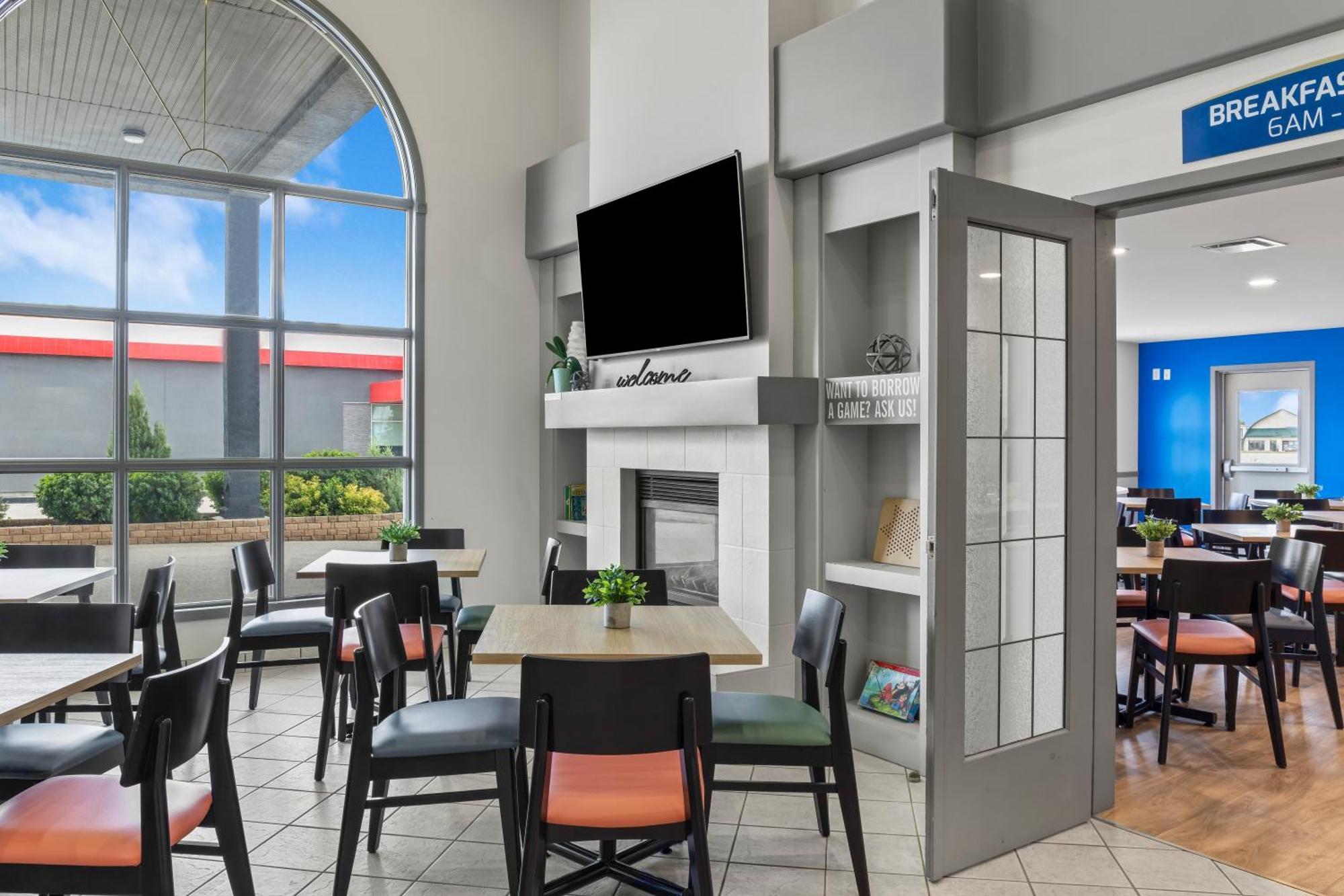 Days Inn By Wyndham Steinbach Extérieur photo
