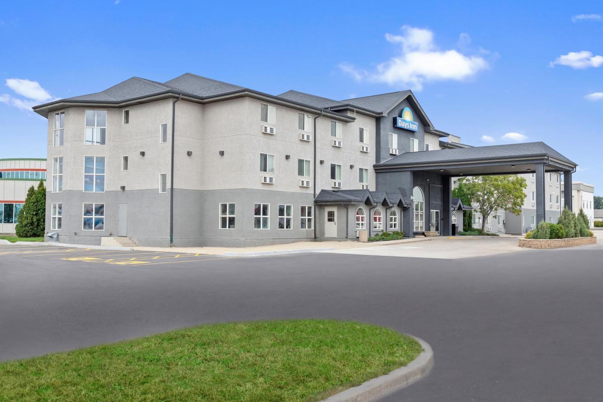 Days Inn By Wyndham Steinbach Extérieur photo