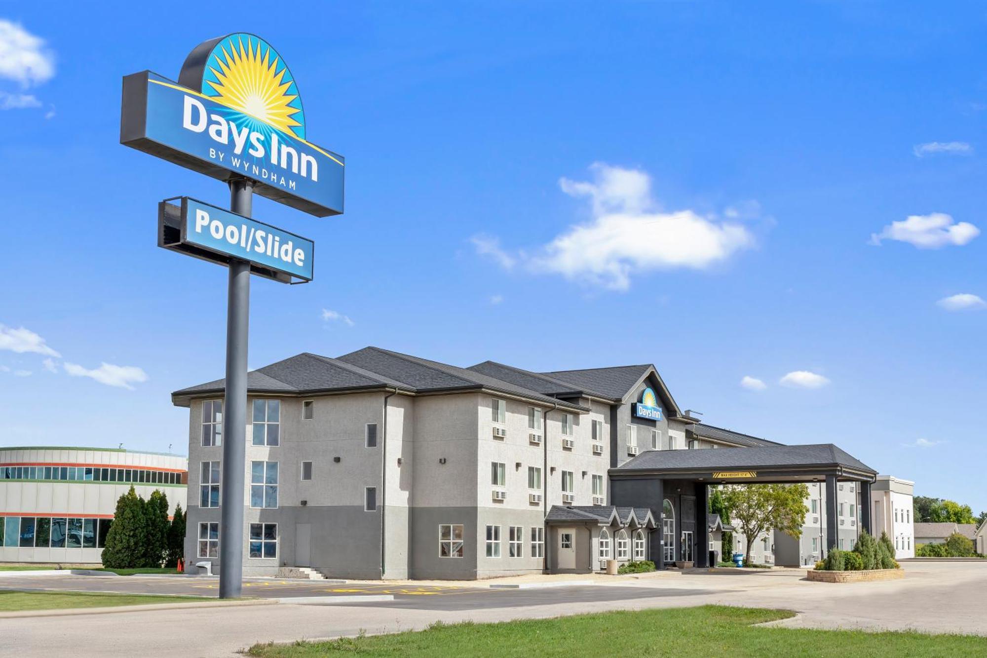 Days Inn By Wyndham Steinbach Extérieur photo