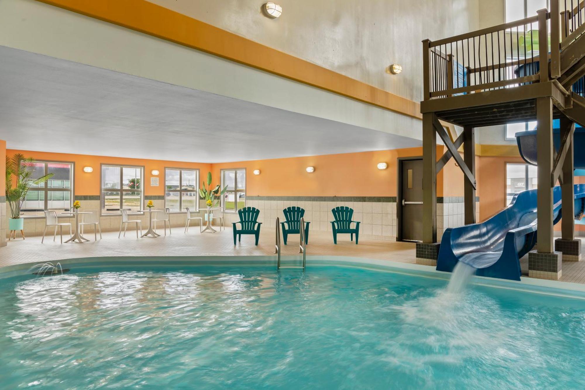 Days Inn By Wyndham Steinbach Extérieur photo