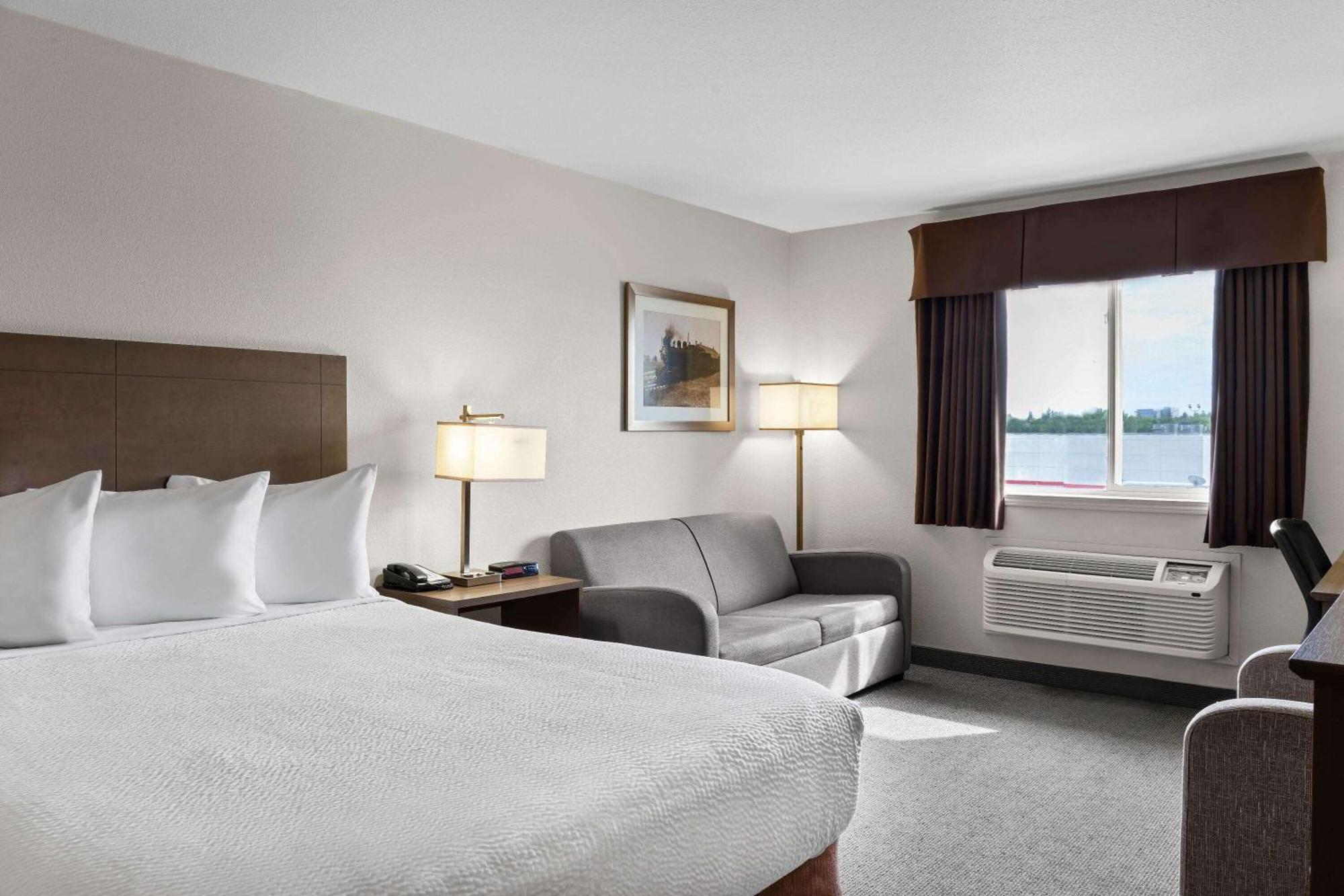 Days Inn By Wyndham Steinbach Extérieur photo
