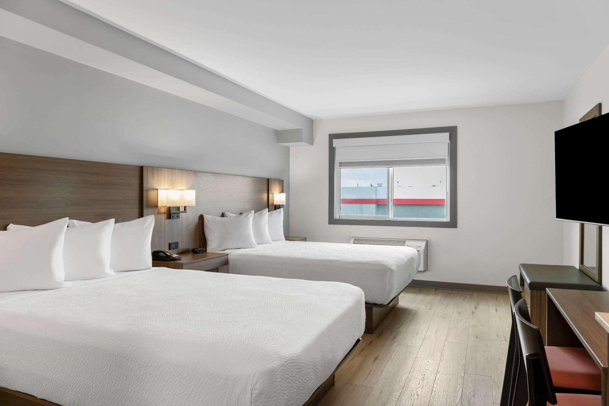 Days Inn By Wyndham Steinbach Extérieur photo