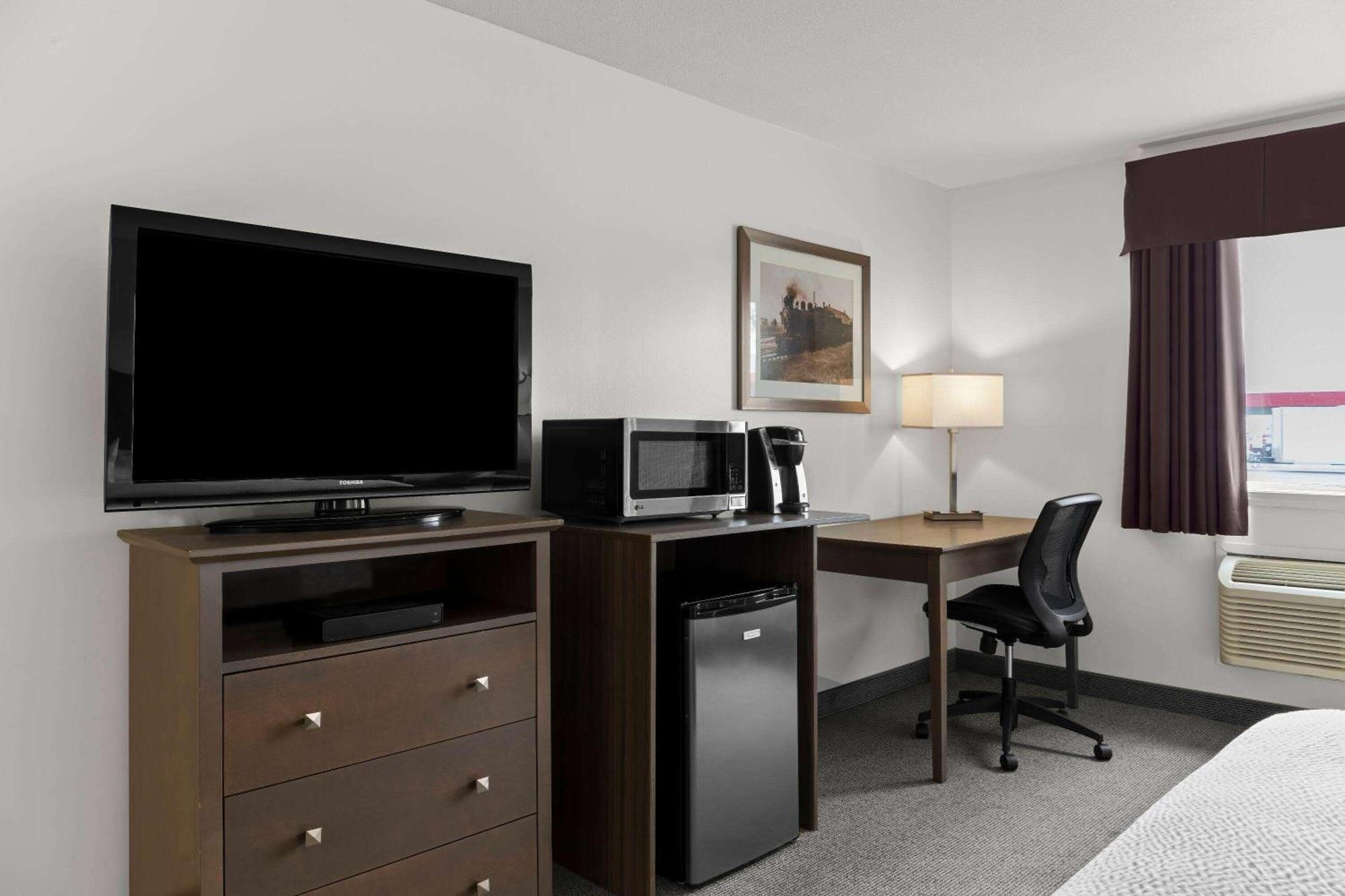 Days Inn By Wyndham Steinbach Extérieur photo