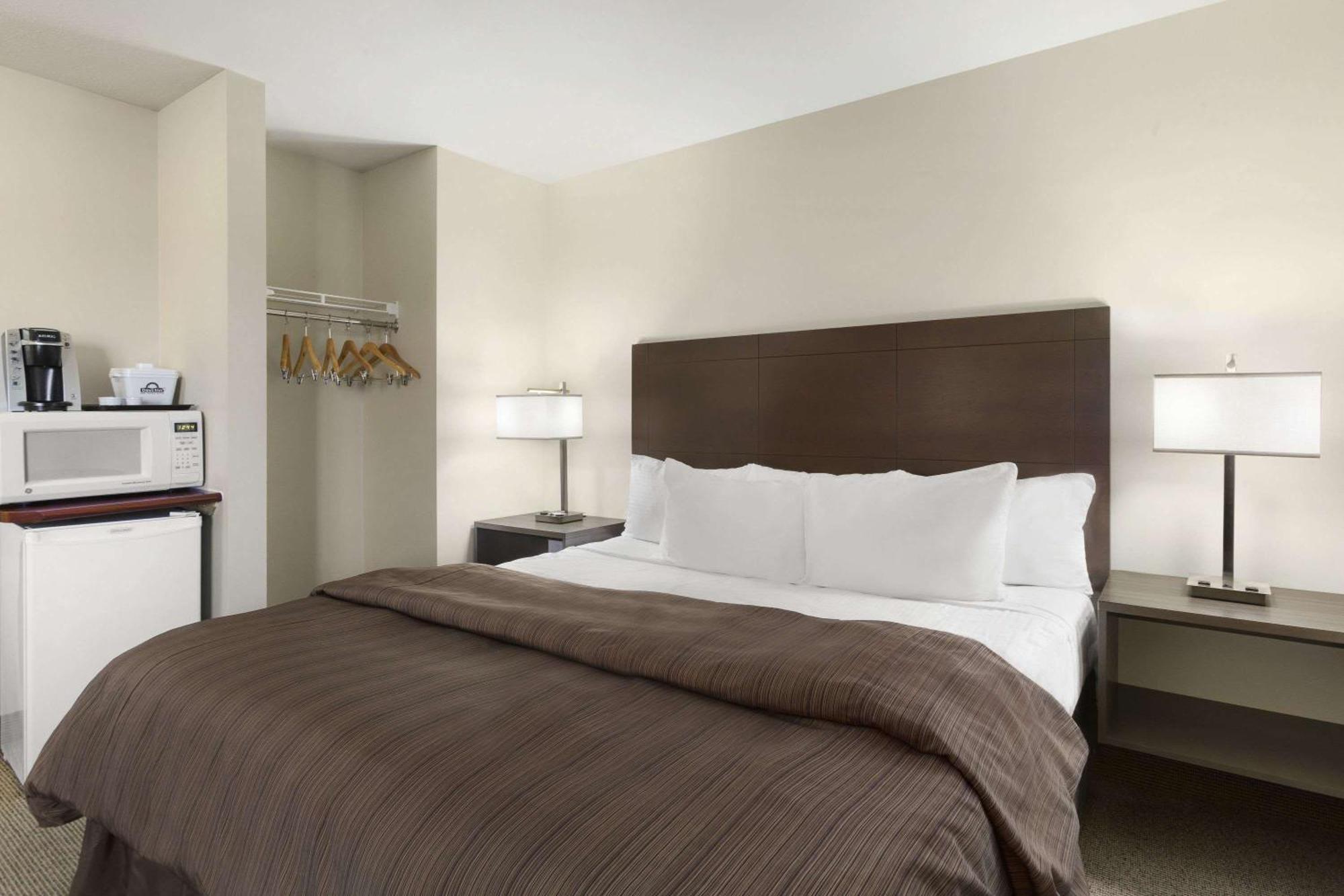 Days Inn By Wyndham Steinbach Extérieur photo