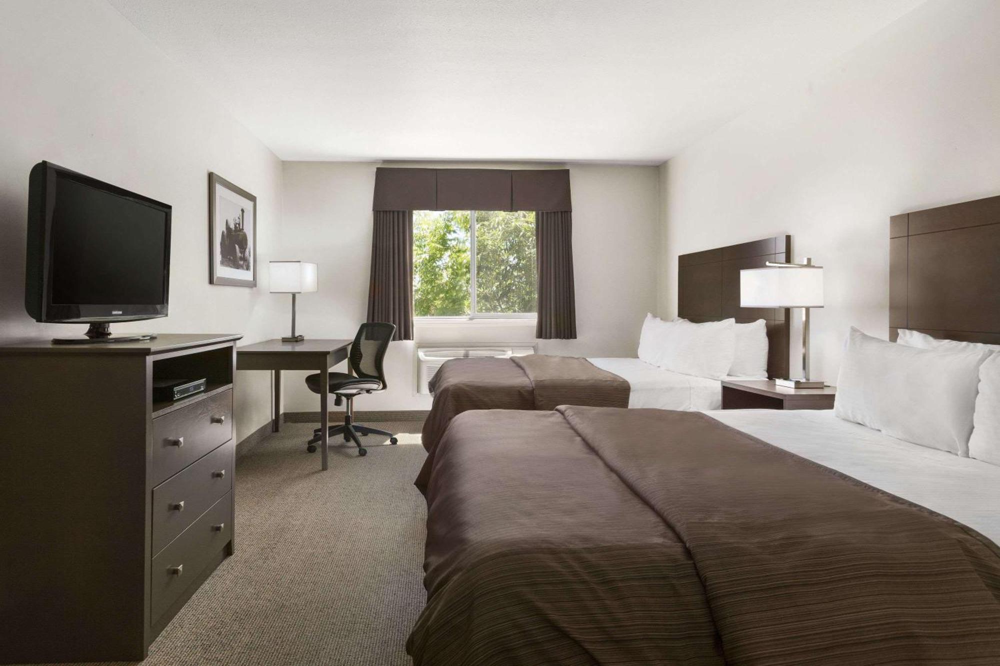 Days Inn By Wyndham Steinbach Extérieur photo