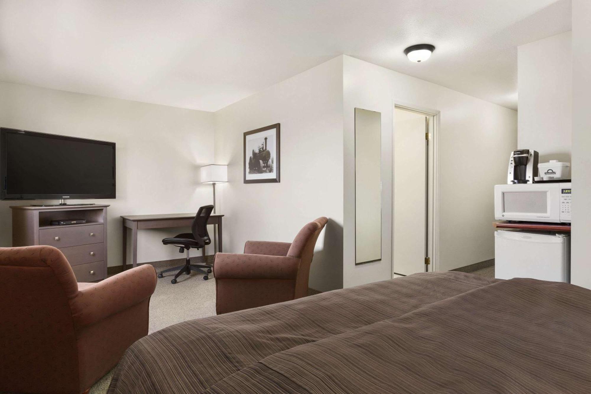 Days Inn By Wyndham Steinbach Extérieur photo