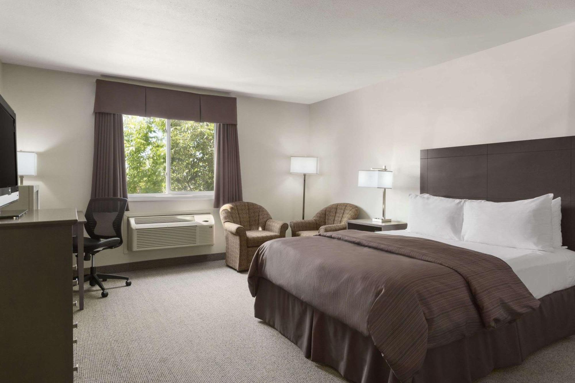 Days Inn By Wyndham Steinbach Extérieur photo