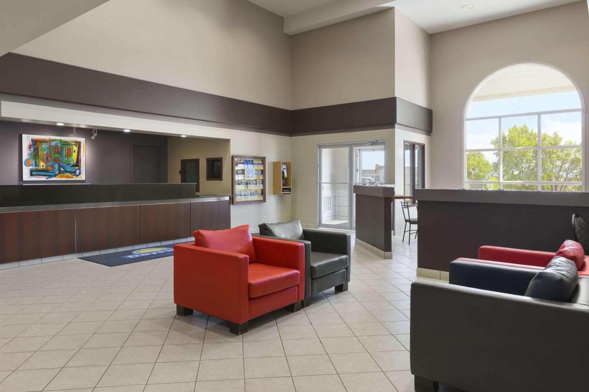 Days Inn By Wyndham Steinbach Extérieur photo