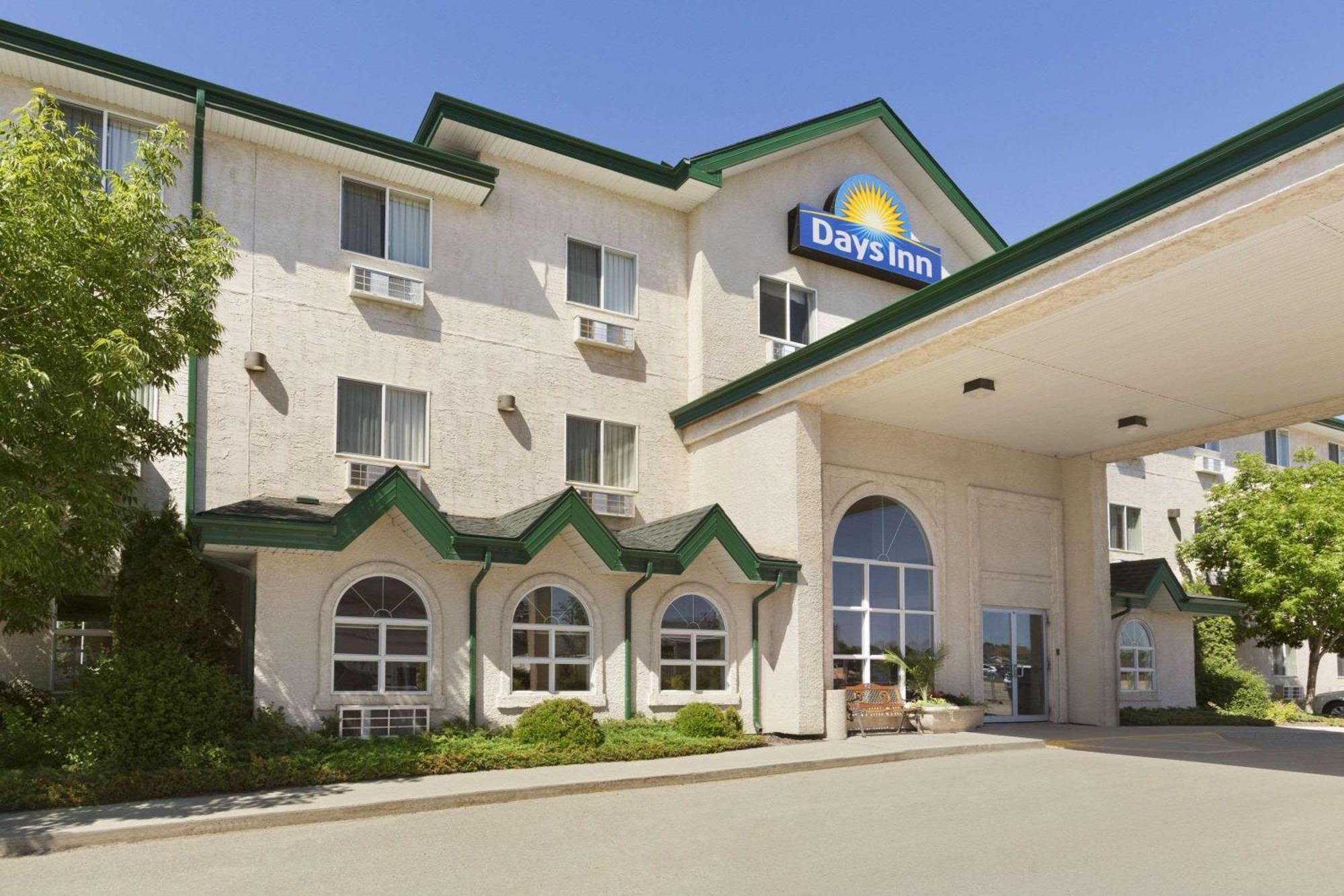 Days Inn By Wyndham Steinbach Extérieur photo